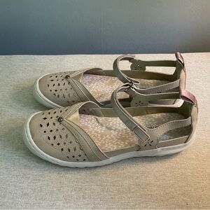 Clarks Women's Beige Sandals